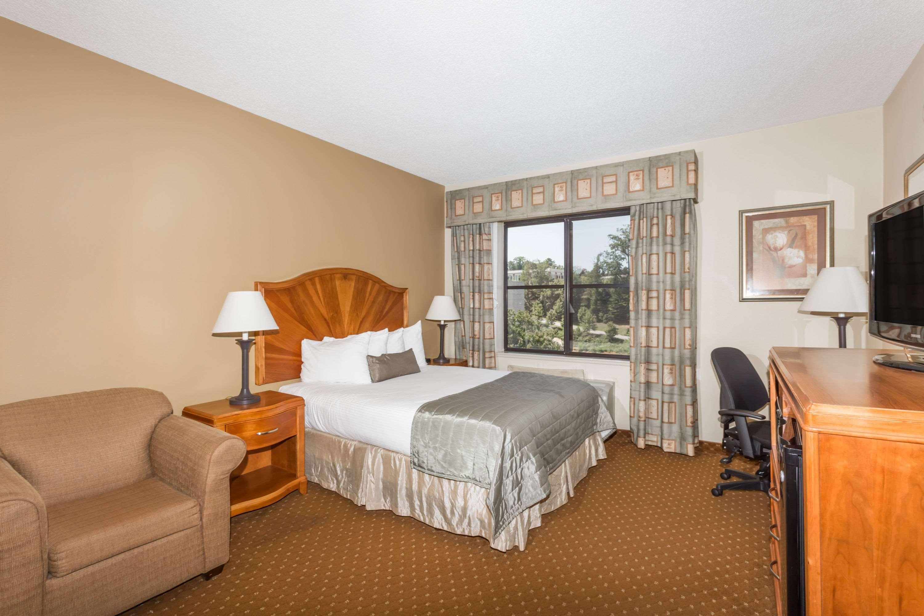 Baymont By Wyndham Asheville/Biltmore Экстерьер фото