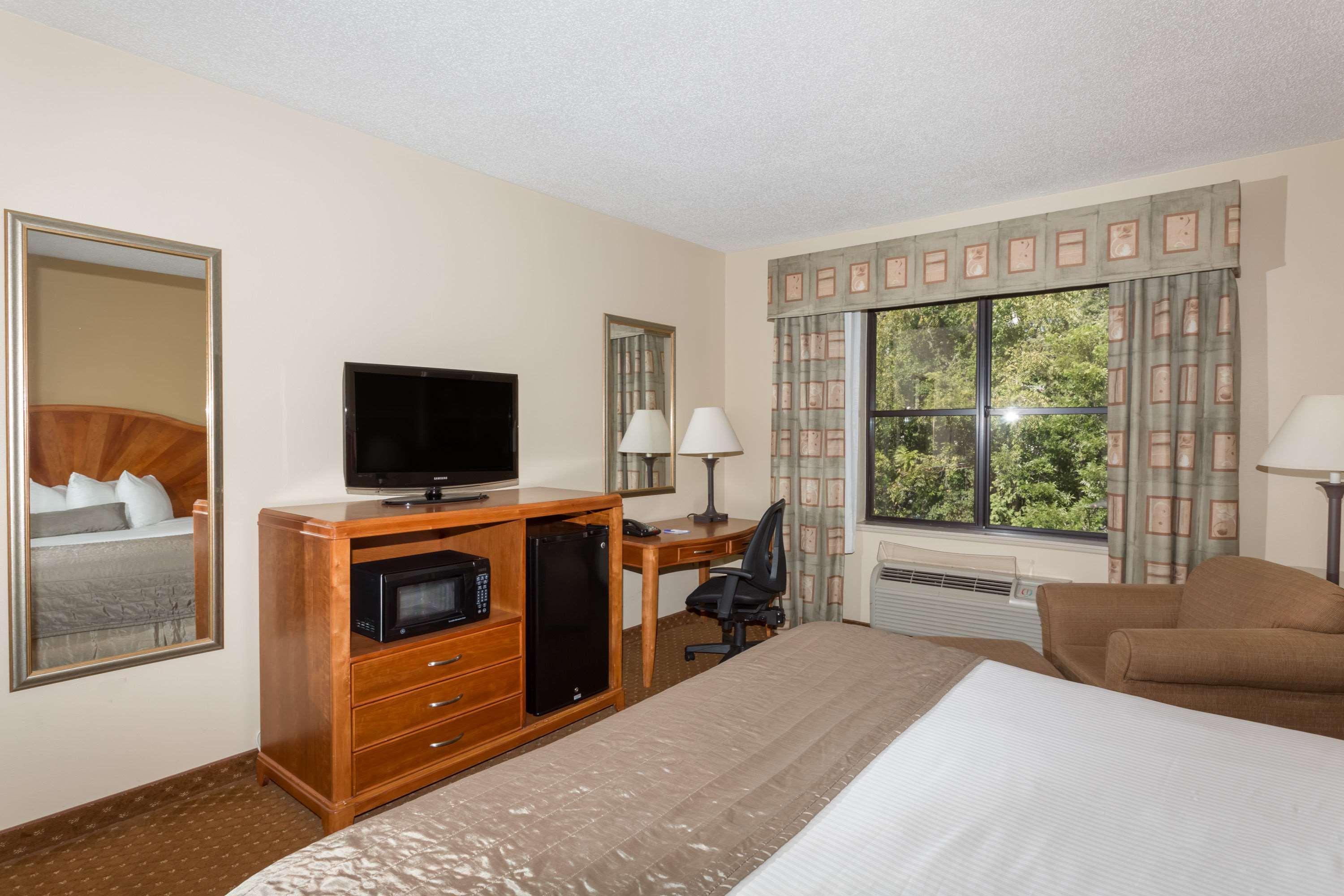 Baymont By Wyndham Asheville/Biltmore Экстерьер фото