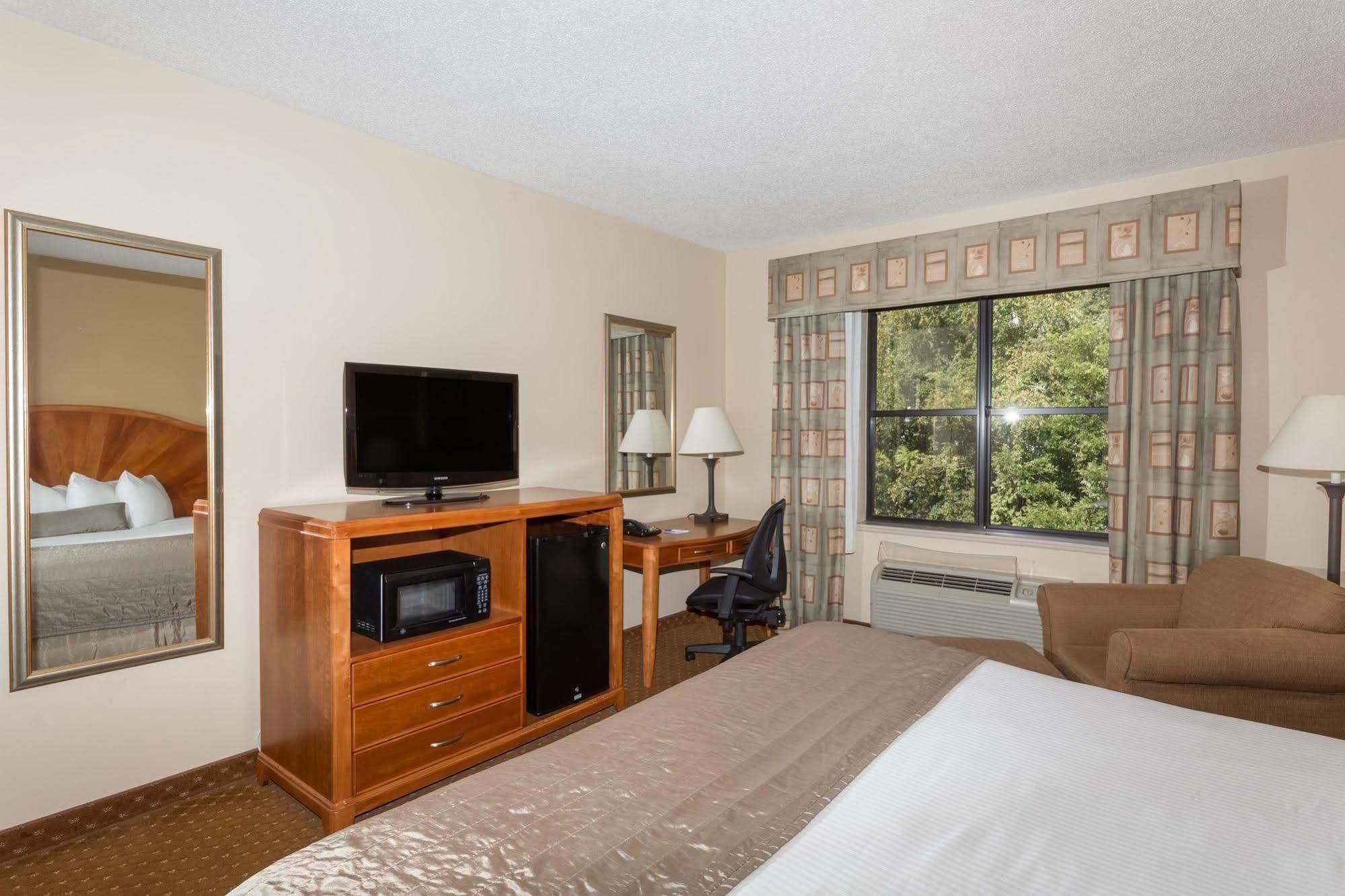 Baymont By Wyndham Asheville/Biltmore Экстерьер фото