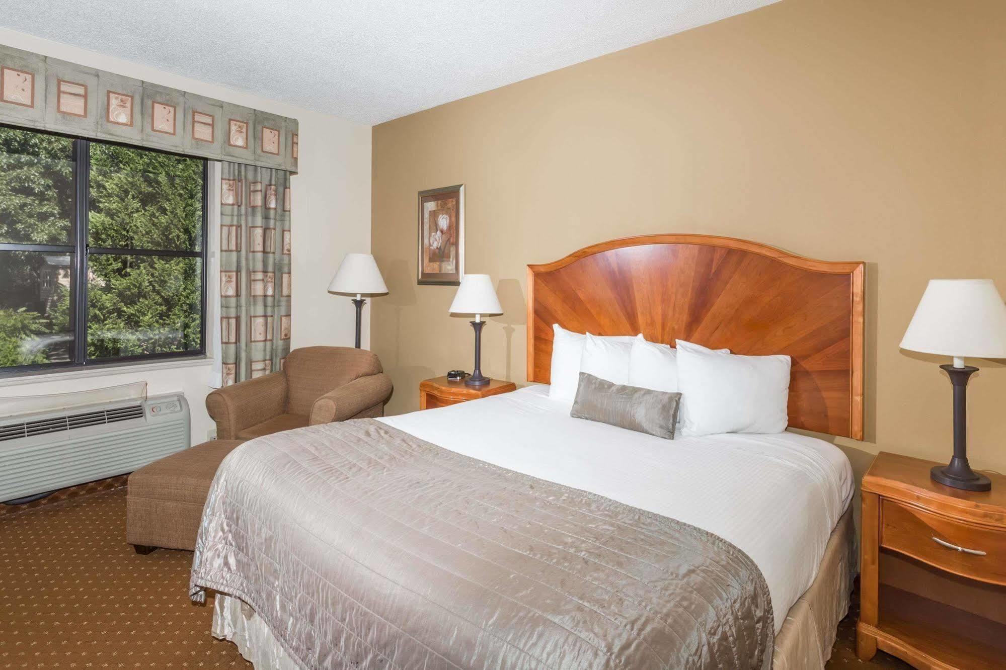 Baymont By Wyndham Asheville/Biltmore Экстерьер фото