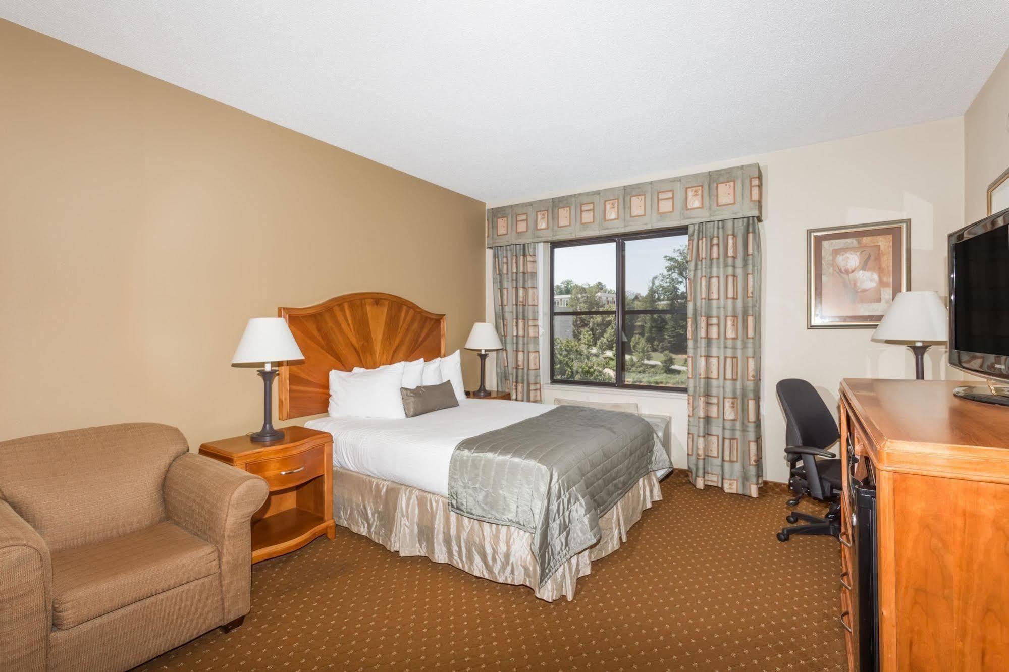 Baymont By Wyndham Asheville/Biltmore Экстерьер фото
